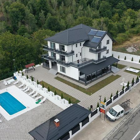 Casa De Vacanta Larisa Novaci-Străini Buitenkant foto