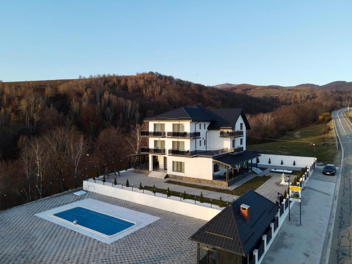 Casa De Vacanta Larisa Novaci-Străini Buitenkant foto
