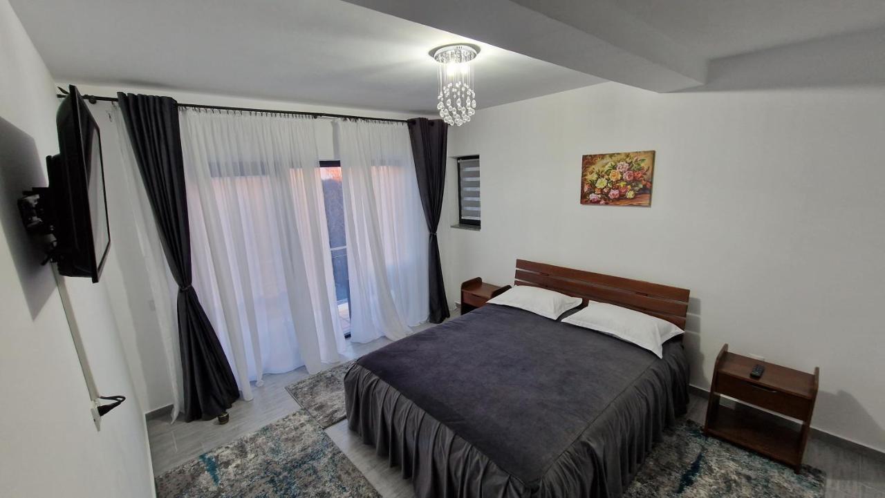 Casa De Vacanta Larisa Novaci-Străini Buitenkant foto