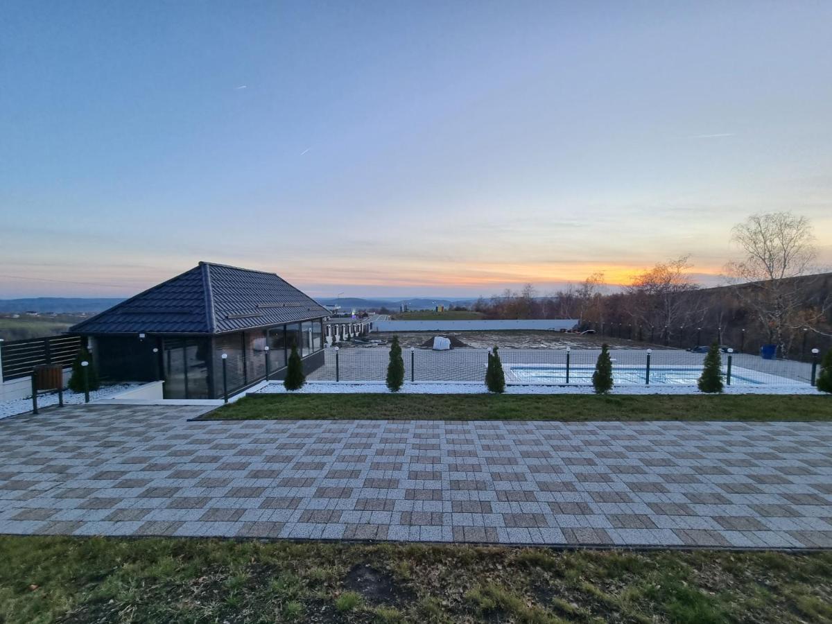 Casa De Vacanta Larisa Novaci-Străini Buitenkant foto