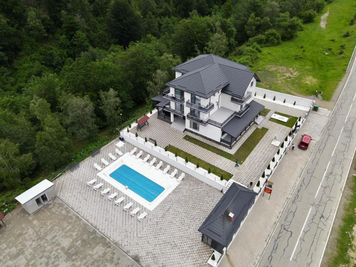 Casa De Vacanta Larisa Novaci-Străini Buitenkant foto